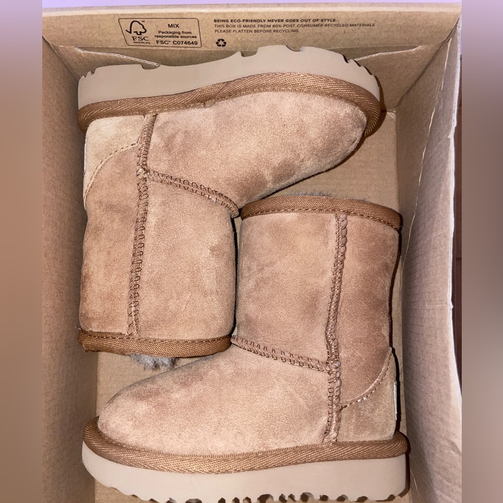 UGG Kids Boots in Tan Suede